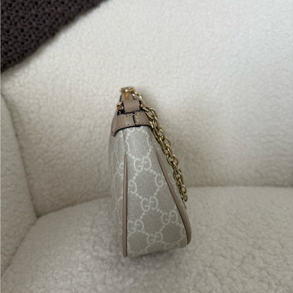 Gucci Beige and Gold Shoulder Bag - Picture 2 of 4